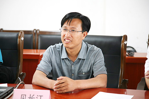 北京市平谷中学校长——见长江